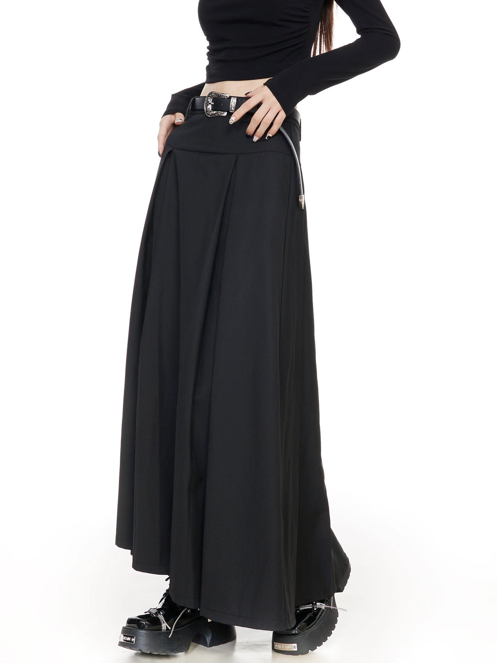 Нимгэн хар өнгийн урт юбка