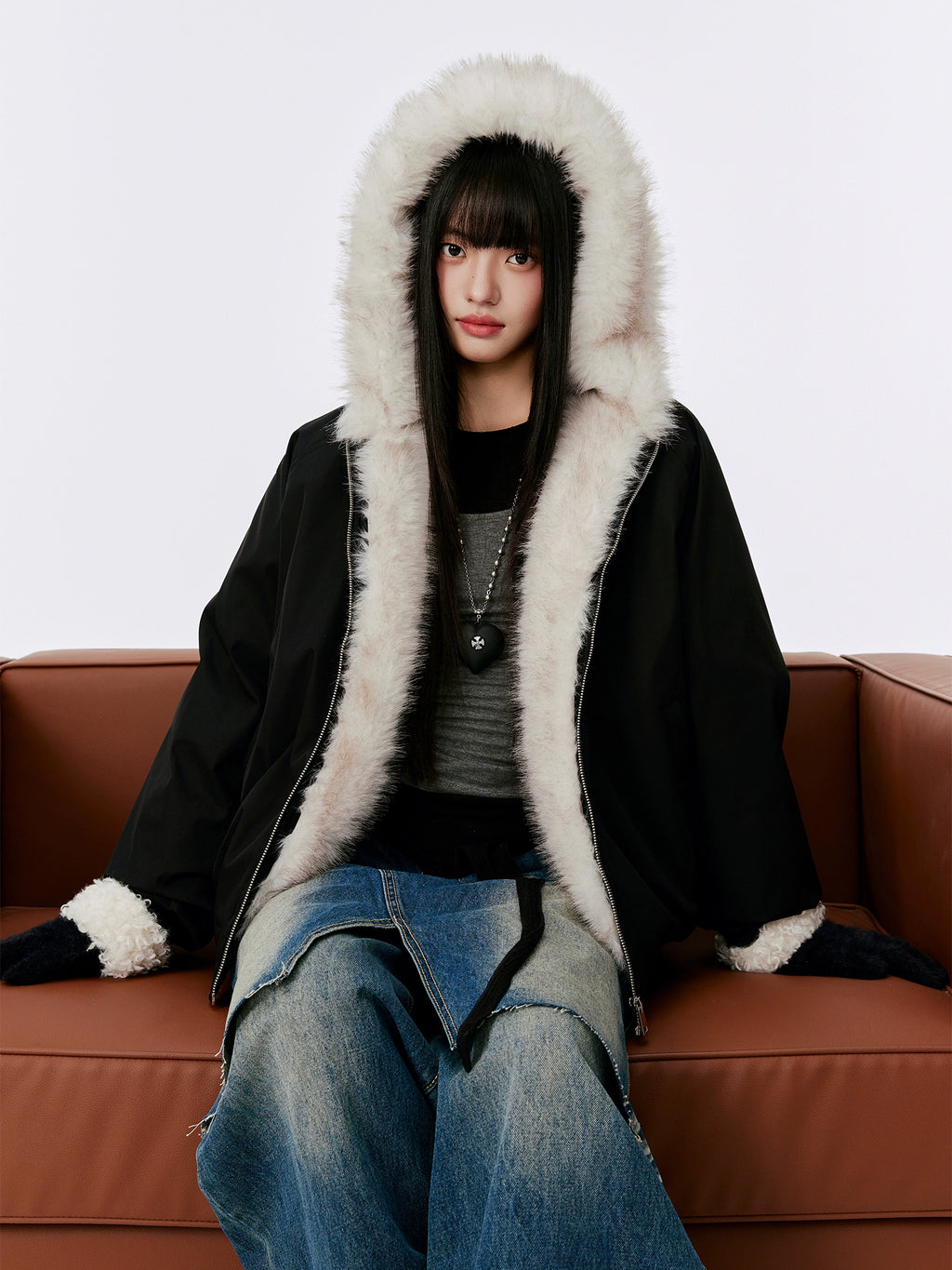 Burgenland Өвлийн толгой том ноосон захтай хар малгайтай хүрэм