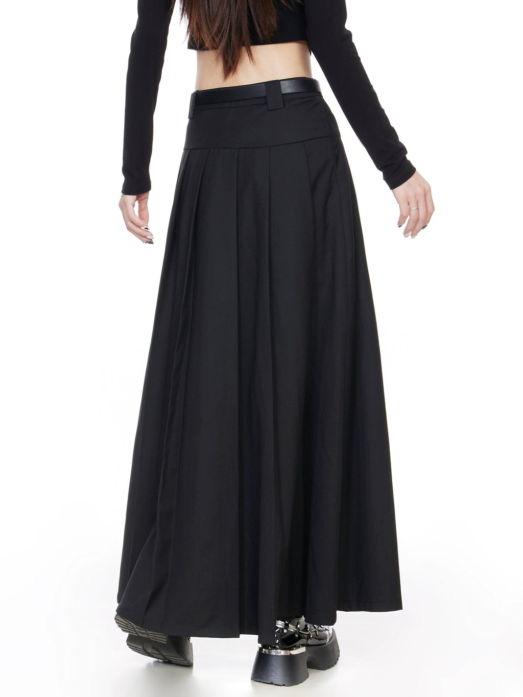 Нимгэн хар өнгийн урт юбка