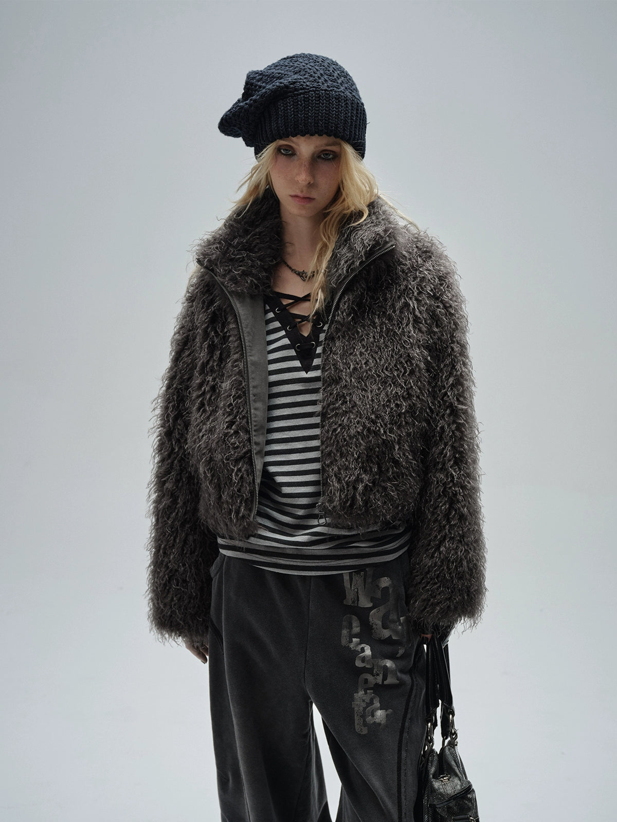 wearAndtear саарал үслэг богино хүрэм