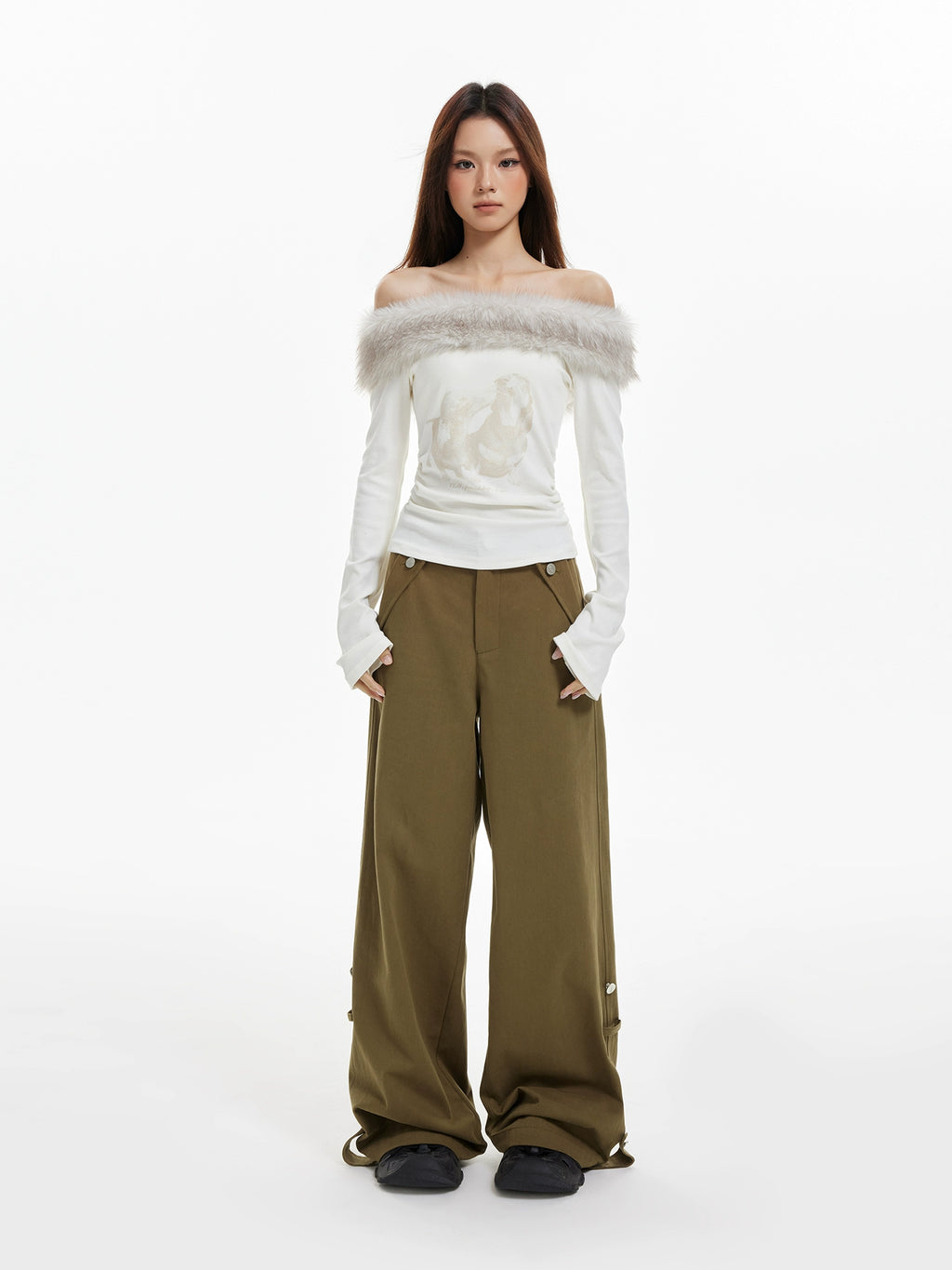 Мөр ил гаргасан, ноосон захтай цамц