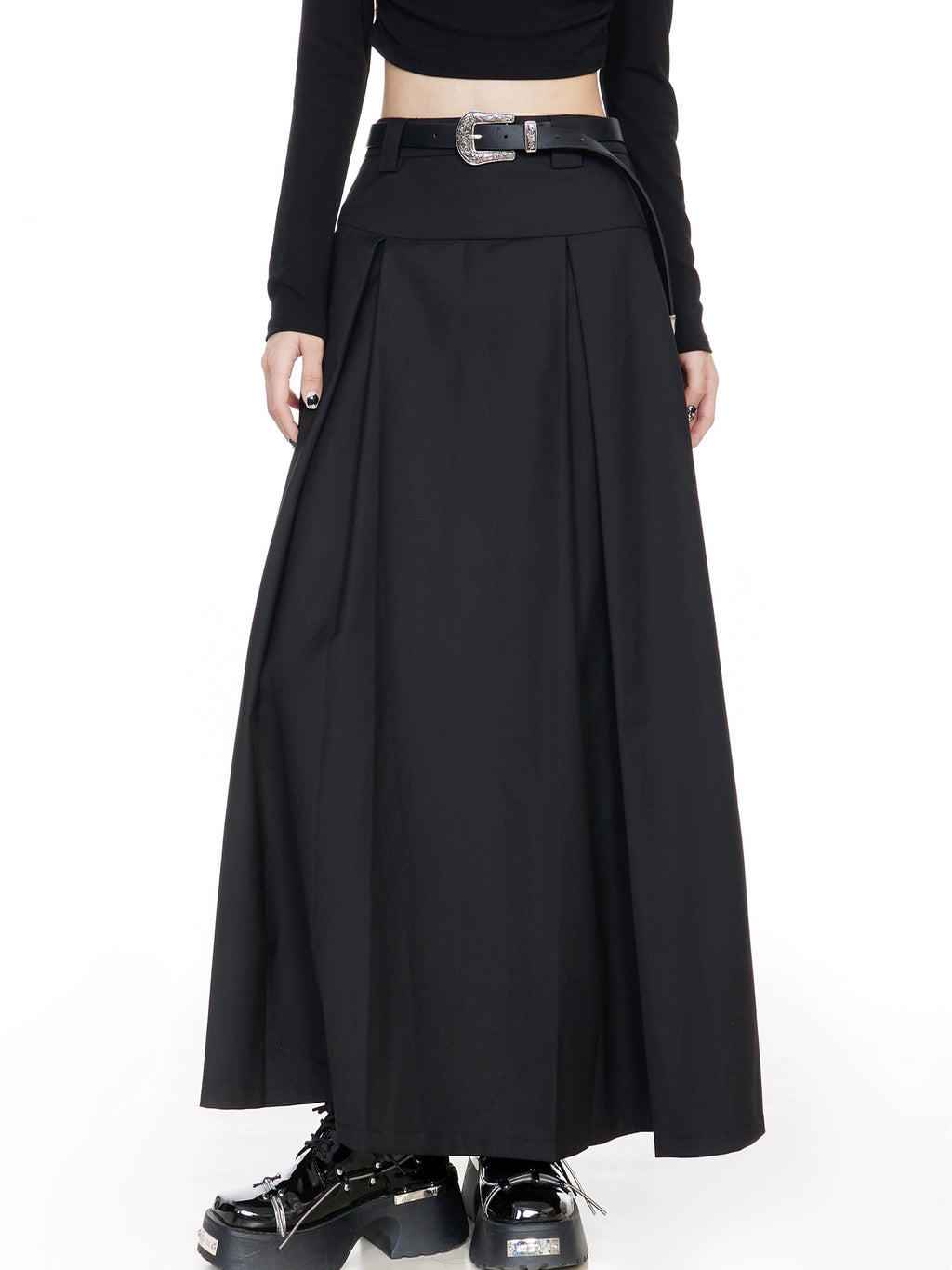 Нимгэн хар өнгийн урт юбка