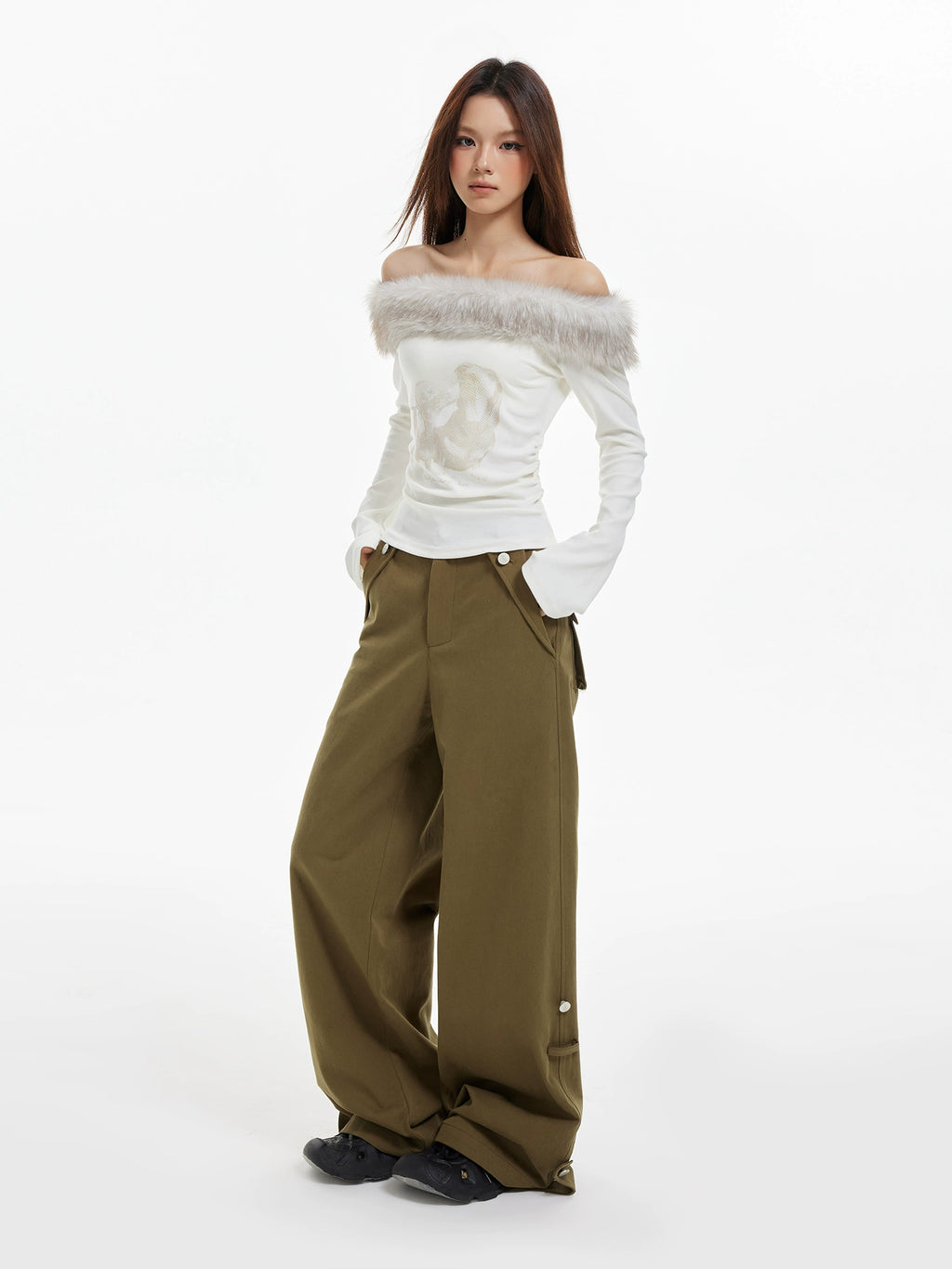 Мөр ил гаргасан, ноосон захтай цамц