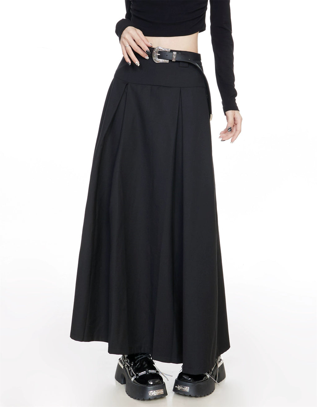 Нимгэн хар өнгийн урт юбка