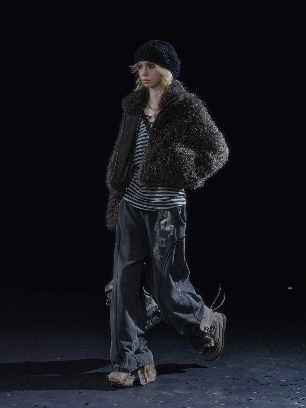 wearAndtear саарал үслэг богино хүрэм