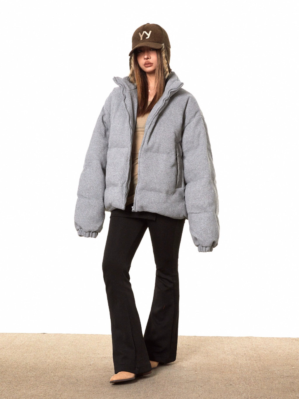 Зөөлөн хөвсгөр материалтай, босоо захтай сул хүрэм