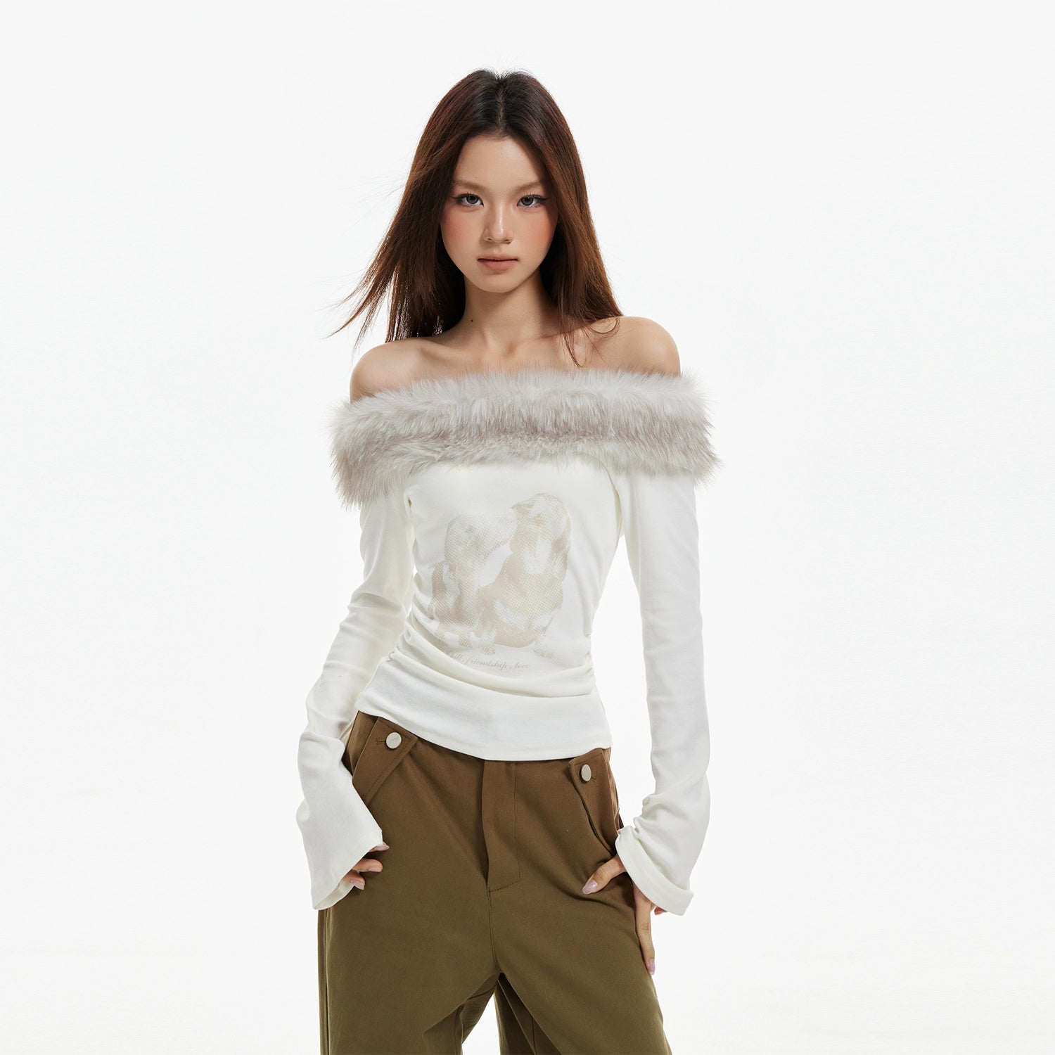 Мөр ил гаргасан, ноосон захтай цамц