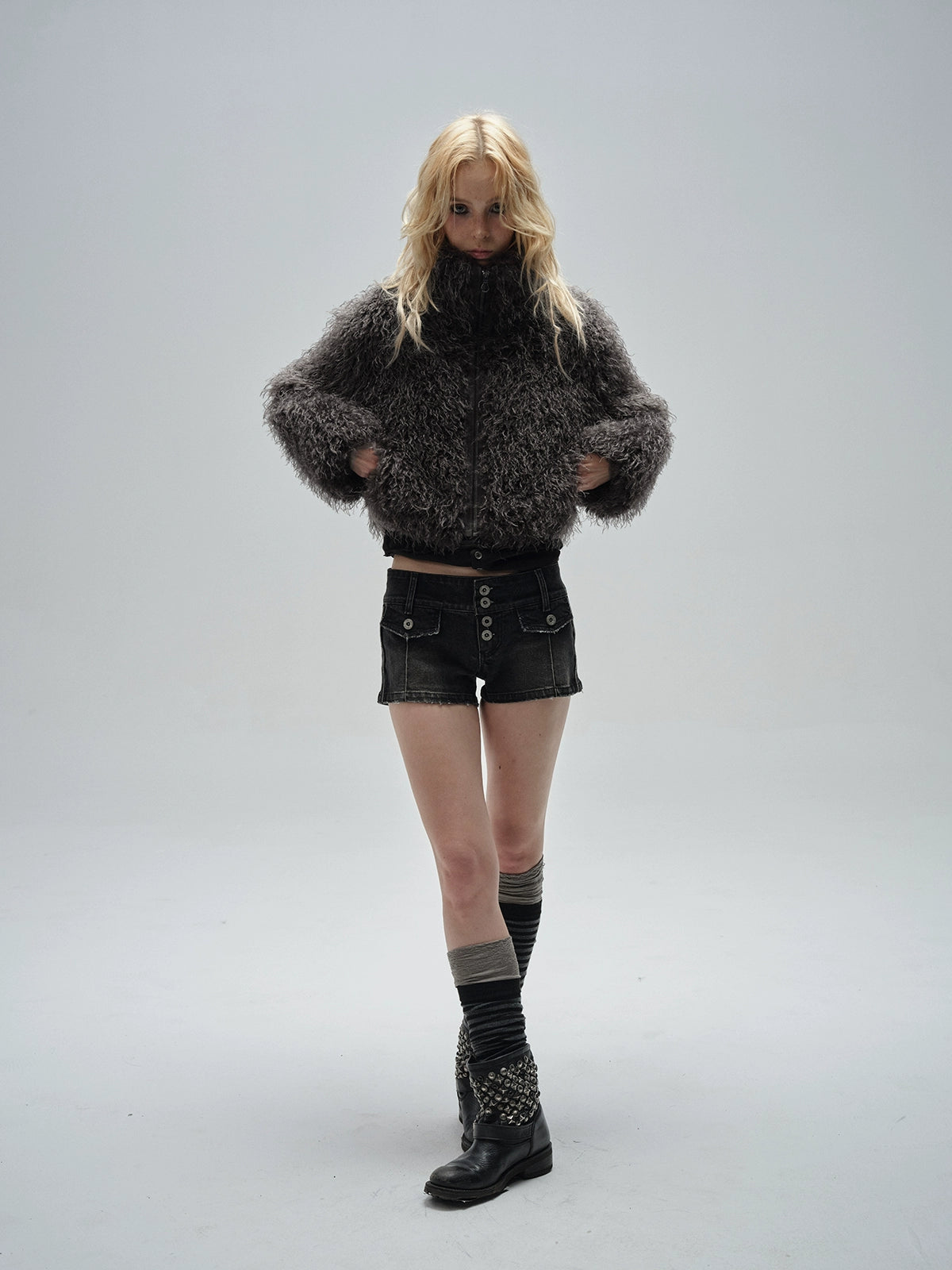 wearAndtear саарал үслэг богино хүрэм